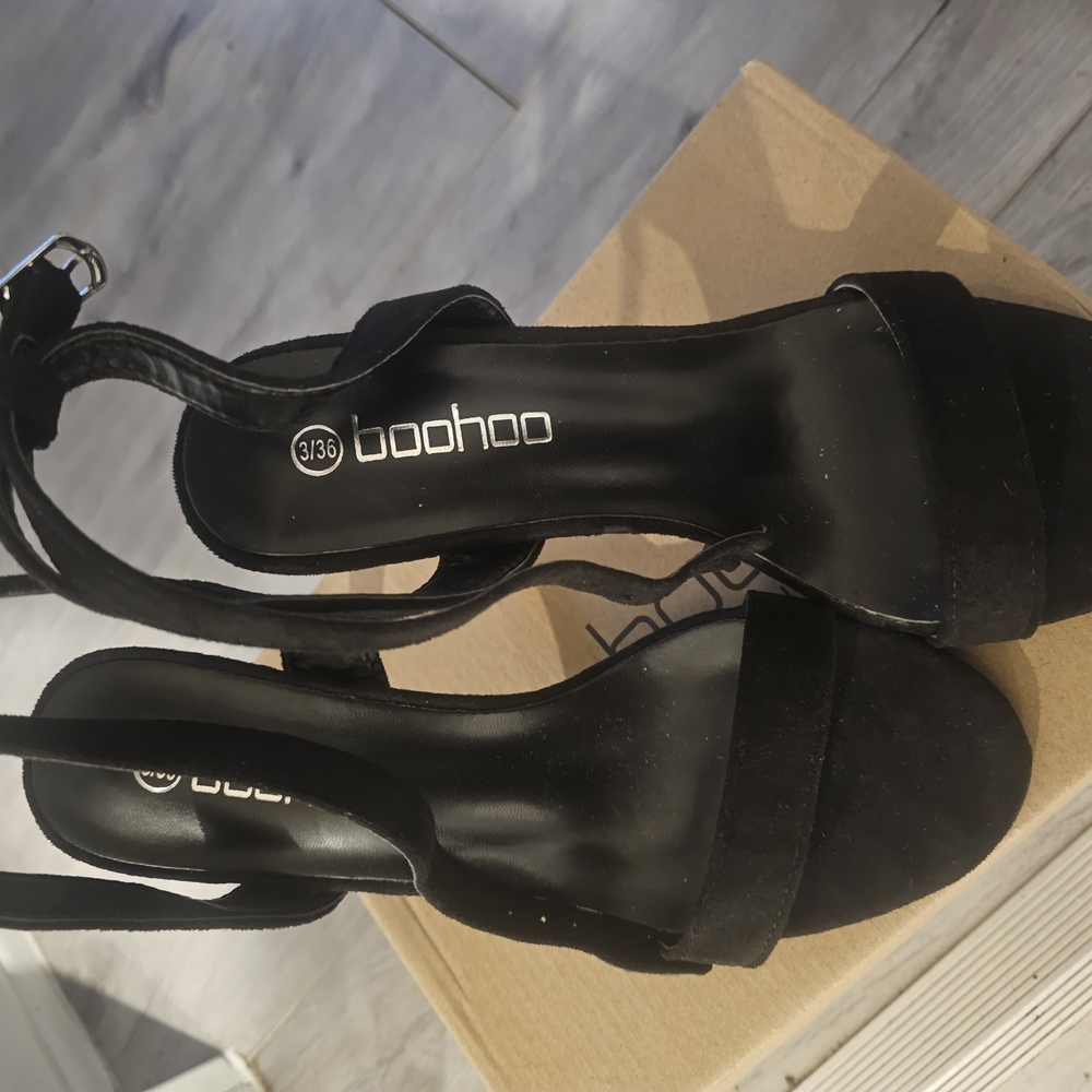 Boohoo Black Heeled Shoes Elegant Design
